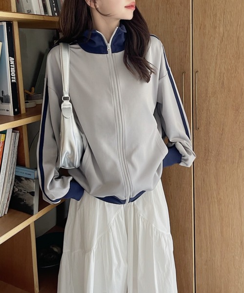 美品 RNA ボリュームトラックジャケット ライトブルゾン オーバーサイズ TREOVER ブルゾン アウター オーバーサイズトラックジャケット