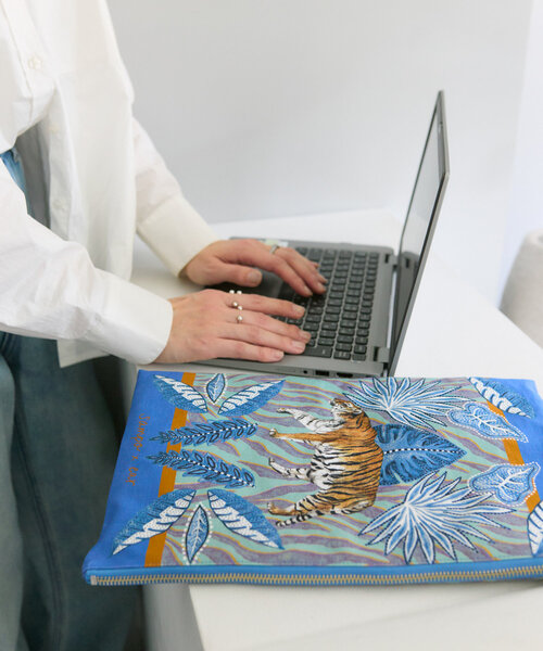 sampo×earコアラPCケース コアラ柄 イアパピヨネ ネイビー sampo×earコアラPCケース コアラ柄 イアパピヨネ ネイビー