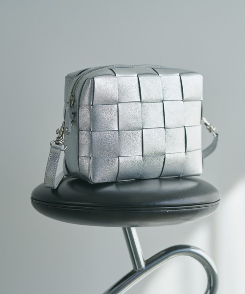 IACUCCI（イアクッチ） ショルダーバッグ FREE シルバー レディース