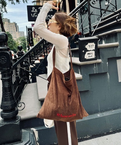 ショルダーバッグ バッグ SUEDE LETTER BAG レディースの画像