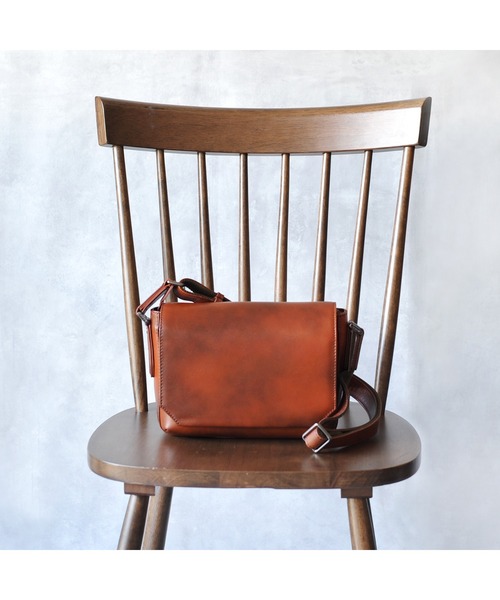 JOYA（ジョヤ） ショルダーバッグ ヴィンテージ調レザーフラップ