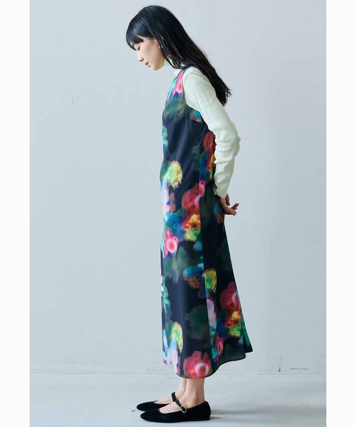 MEDE19F（メデジュウキュウ） ワンピース 花柄のプリントを重ねた