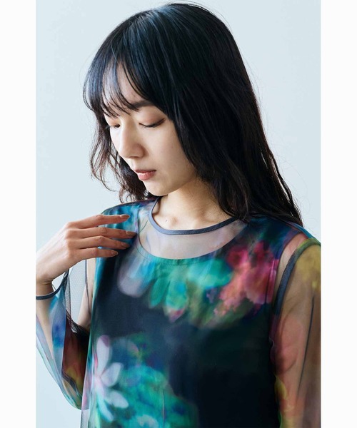MEDE19F（メデジュウキュウ） ワンピース 花柄のプリントを重ねた
