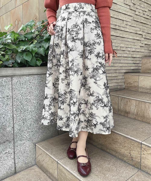 an another angelus（アンアナザーアンジェラス） スカート フラワー