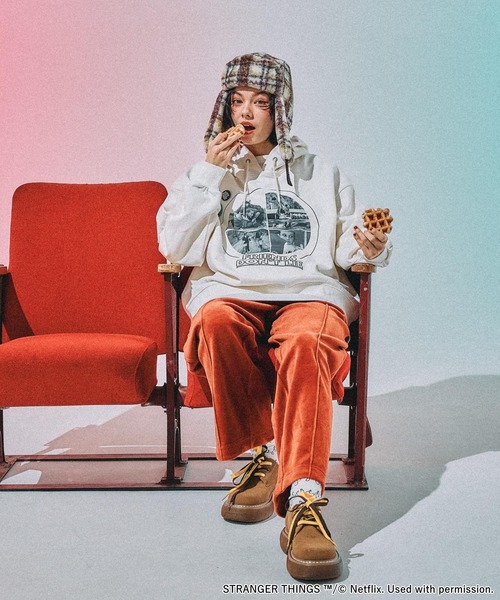 ★新品★ニコアンド　ストレンジャーシングス　パーカー　缶バッジ付き　レディース ☆新品☆ニコアンド ストレンジャーシングス パーカー 缶バッジ付き