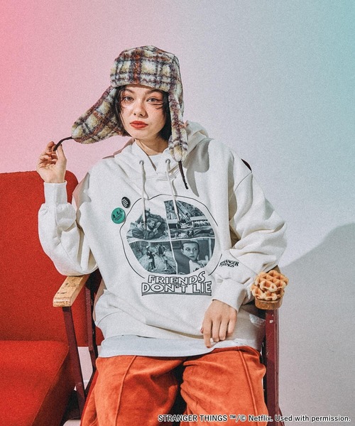 ★新品★ニコアンド　ストレンジャーシングス　パーカー　缶バッジ付き　レディース ☆新品☆ニコアンド ストレンジャーシングス パーカー 缶バッジ付き