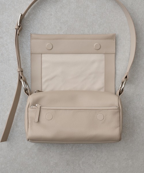 BEARDSLEY（ビアズリー） ショルダーバッグ FREE シルバー レディース