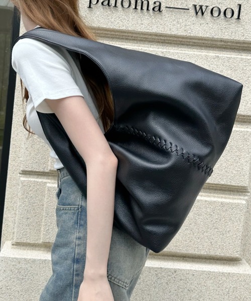 Ada. ショルダーバッグ バッグ トライアングル シルエット 編み込み
