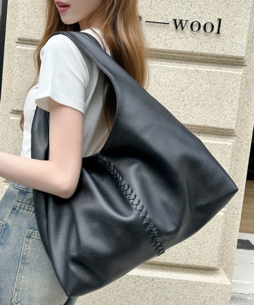 Ada. ショルダーバッグ バッグ トライアングル シルエット 編み込み