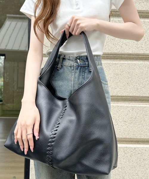 Ada. ショルダーバッグ バッグ トライアングル シルエット 編み込み