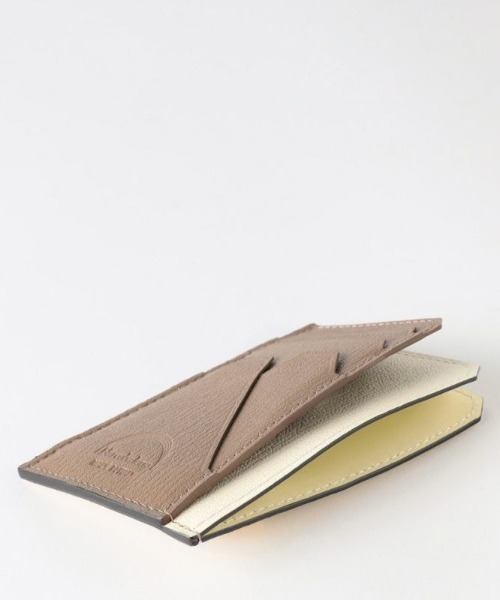 極美品✨ラルコバレーノ クロコ スマートミニウォレット　ベージュ L'arcobaleno クロコ型押し スマートカードウォレット LA501MA