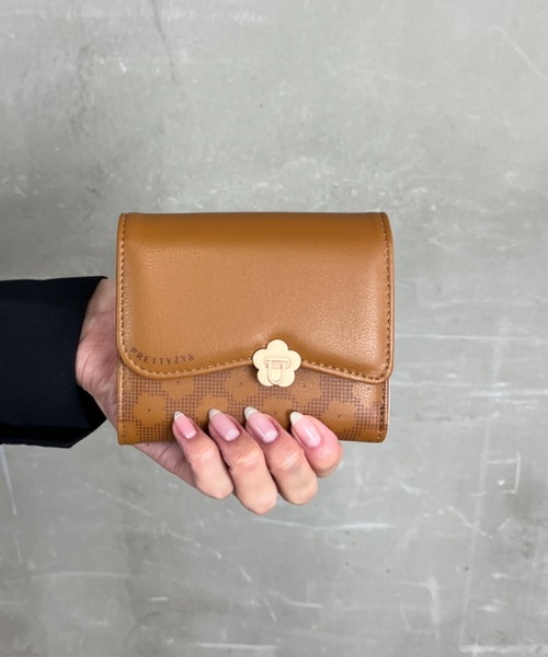 すぐ届く！LOEWE コンパクトウォレット 可愛いお花チャーム付き LOEWE 二つ折り コンパクトウォレット ピンク チャーム付き