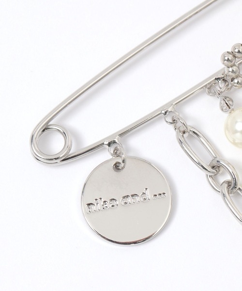 niko and…（ニコアンド） チャーム モチーフブローチチャーム