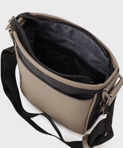 TAKEO KIKUCHI（タケオキクチ） ショルダーバッグ 「撥水機能