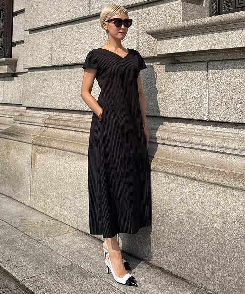新品◆ラインストーン装飾ロングワンピース◆モノトーン×美シルエット◆伸縮素材◆黒 ワンピース ピンストライプ美シルエットワンピース : ZOZOTOWN Yahoo