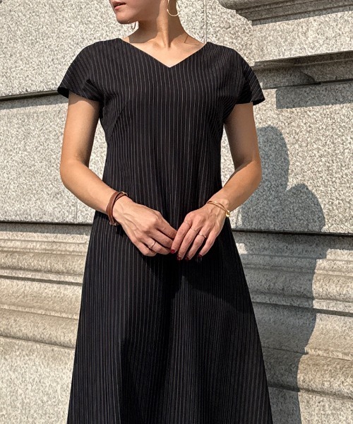 GIORGIO ARMANI ワンピース　バージンウール　ピンストライプ　黒 ワンピース ピンストライプ美シルエットワンピース : ZOZOTOWN Yahoo