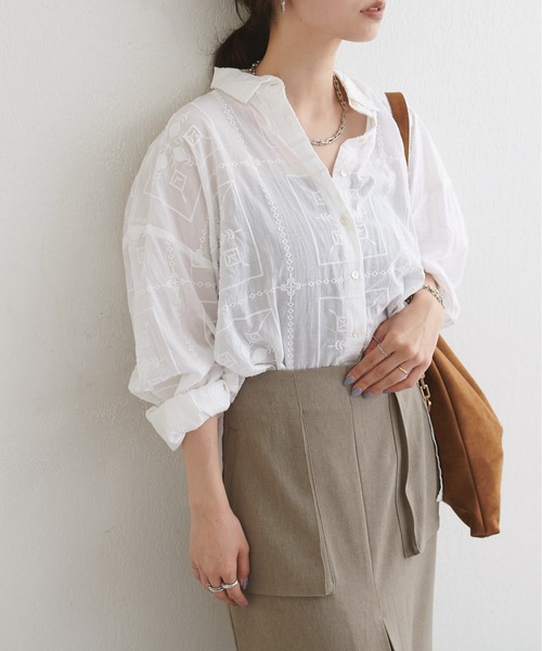 ブラウス シャツ 「LARUTA」パネル刺繍シャツ レディースの画像