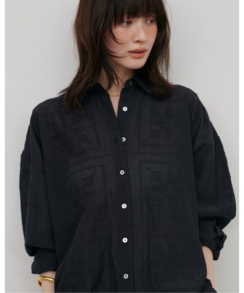 ブラウス シャツ 「LARUTA」パネル刺繍シャツ レディースの画像