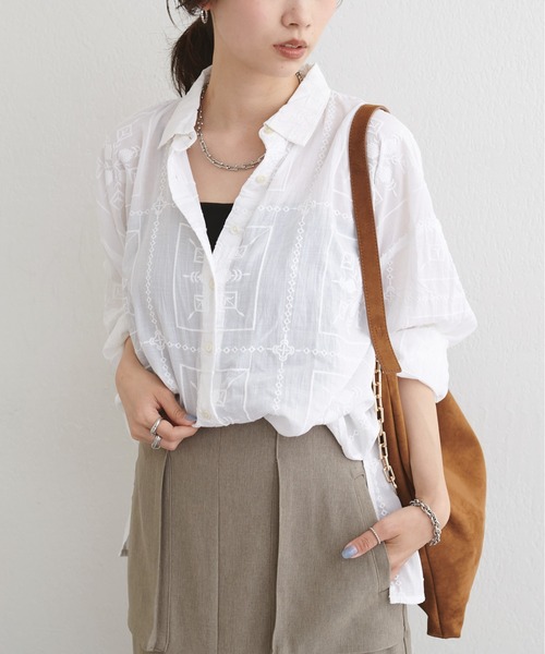 ブラウス シャツ 「LARUTA」パネル刺繍シャツ レディースの画像