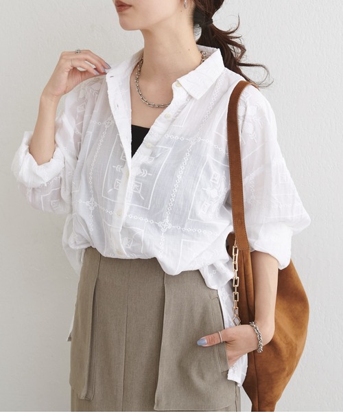 ブラウス シャツ 「LARUTA」パネル刺繍シャツ レディースの画像