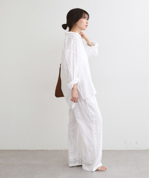 ブラウス シャツ 「LARUTA」パネル刺繍シャツ レディースの画像