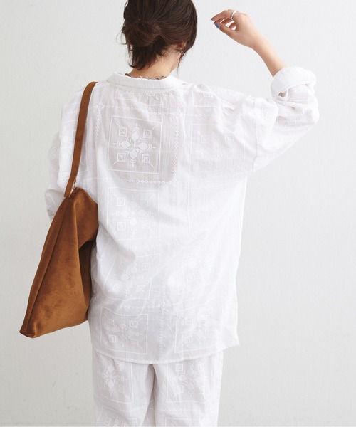 ブラウス シャツ 「LARUTA」パネル刺繍シャツ レディースの画像