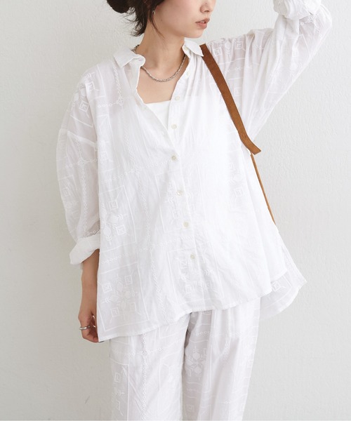 ブラウス シャツ 「LARUTA」パネル刺繍シャツ レディースの画像