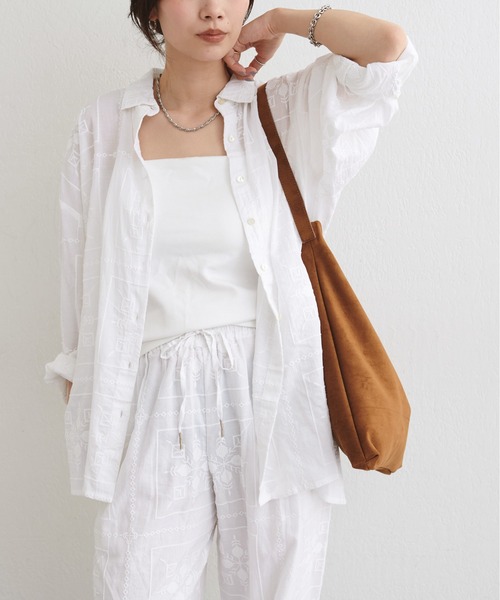 ブラウス シャツ 「LARUTA」パネル刺繍シャツ レディースの画像