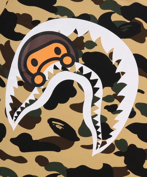 A BATHING APE（アベイシングエイプ） tシャツ 1ST CAMO MILO SHARK