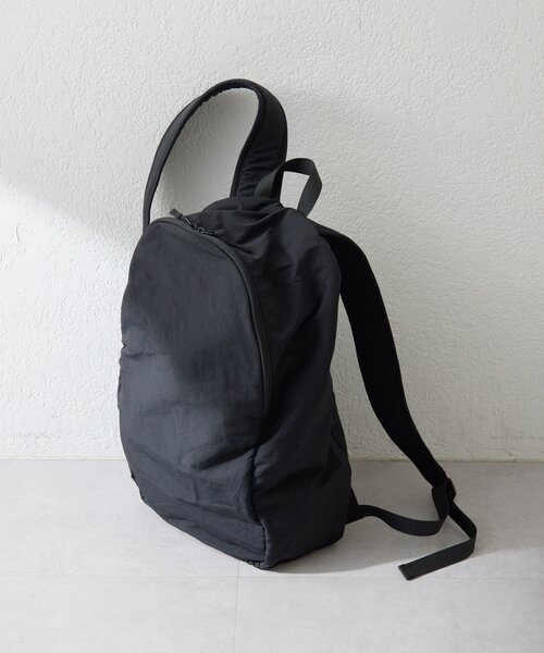 新品　earPAPILLONNER イアパピヨネ リュック　黒　エコレザー 新品 earPAPILLONNER イアパピヨネ リュック 黒 エコレザー 合皮