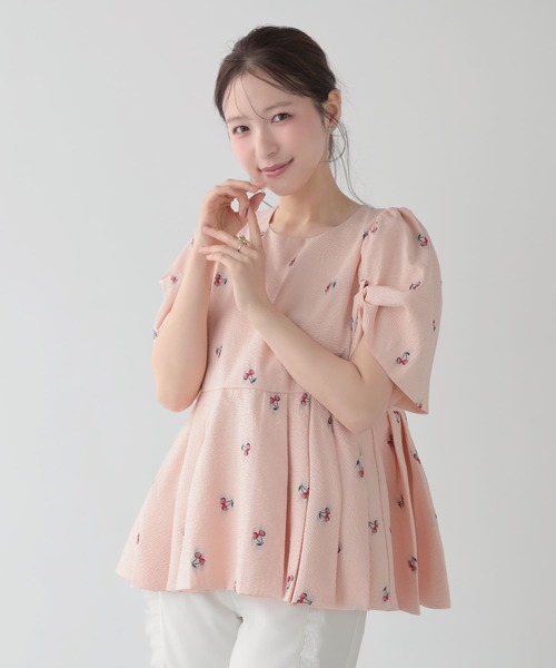 Fit more（フィットモア） チェリー柄タックペプラムトップス