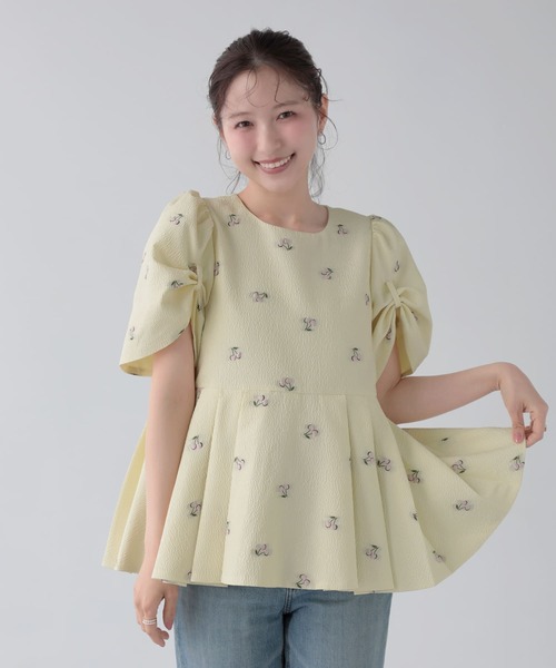 Fit more（フィットモア） チェリー柄タックペプラムトップス