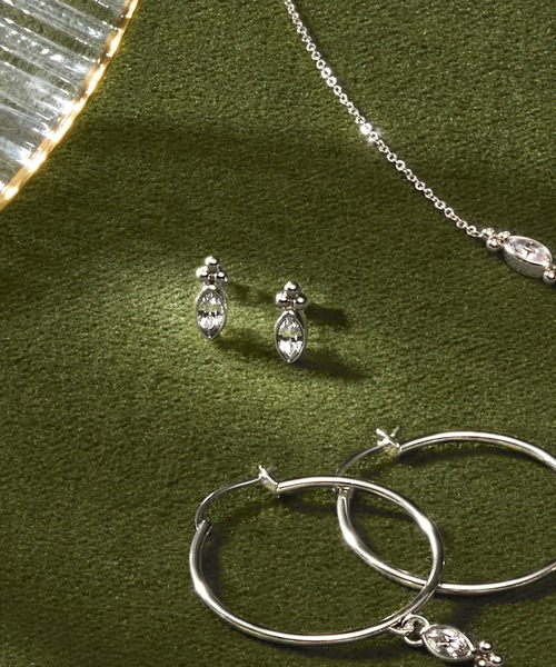 ピアス 「OLIVIA BURTON/オリビアバートン」クラシック - デインティ  スタッド ピアス レディースの画像