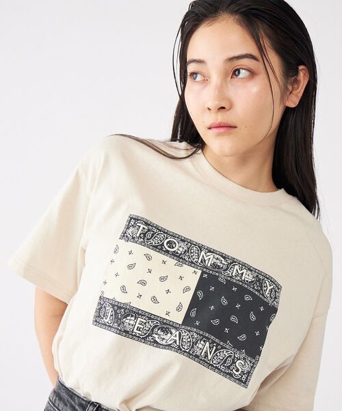 [ JEANS] リラックスペイズリーフラッグTシャツ ★大人気★ リラックスペイズリーフラッグTシャツ | トミー ジーンズ