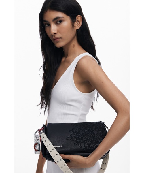 Desigual ショルダーバッグ バッグ 刺繍入りミディアムサイズの