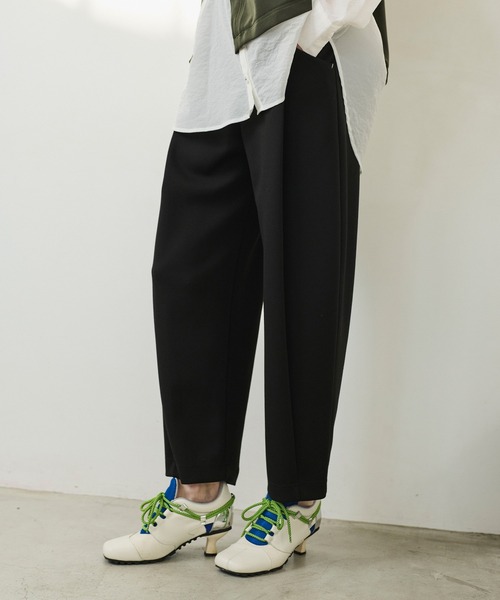 OMMO（オーエムエムオー） パンツ FRONT TUCK SEMI TAPERED PT