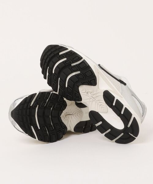 NIKE（ナイキ） スニーカー W V5 RNR (ウィメンズV5RNR) HQ7901-104