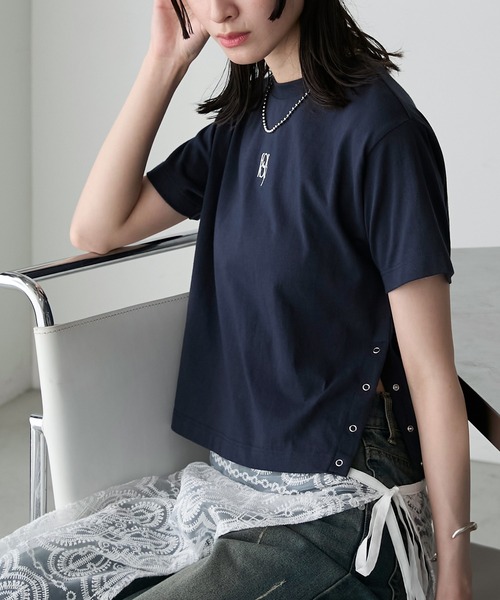 forksy. tシャツ 「forksy.」ワンポイントロゴ刺繍サイド