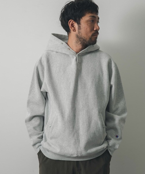 「Champion」 プルオーバーパーカー LARGE ベージュ メンズの画像