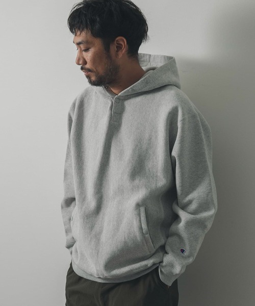 「Champion」 プルオーバーパーカー LARGE ベージュ メンズの画像