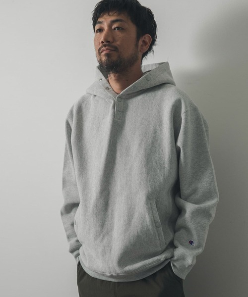 「Champion」 プルオーバーパーカー LARGE ベージュ メンズの画像
