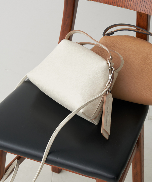 Gianni Chiarini☆Alifa ロゴタグ ジップアップ バッグ♪送料込 GIANNI CHIARINI ショルダーバッグ バッグ 「GIANNI / ジャン二