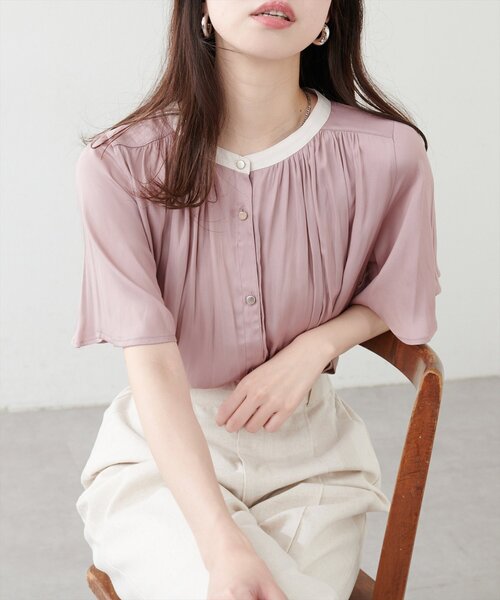 ナチュラルクチュール　とろみサテンフレア袖ギャザーブラウス　ピンクベージュ natural couture ブラウス シャツ とろみサテンフレア袖ギャザー