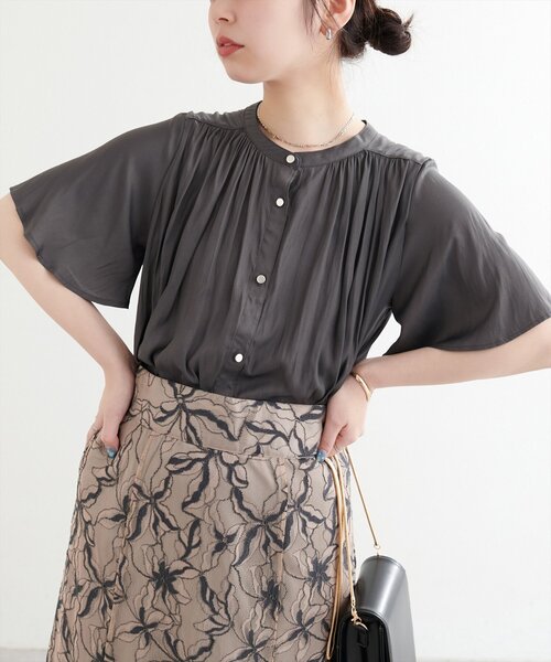 natural couture ブラウス シャツ とろみサテンフレア袖ギャザー