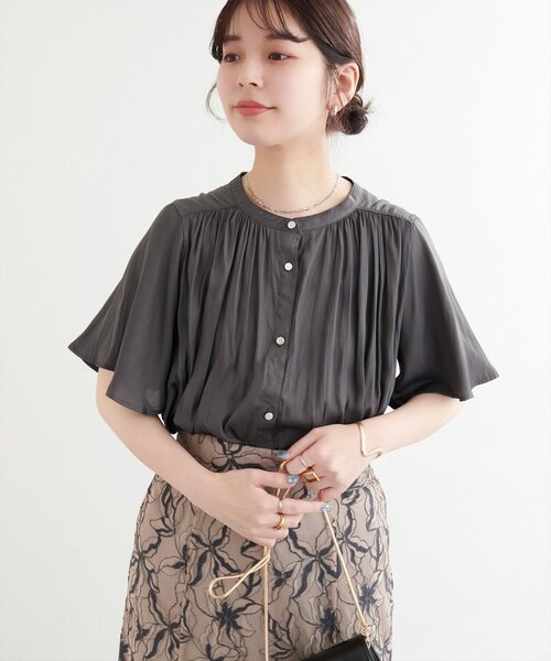 natural couture ブラウス シャツ 半袖 とろみサテンフレア袖ギャザー
