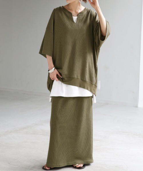 キーネック tシャツ（レディースTシャツ、カットソー）（柄