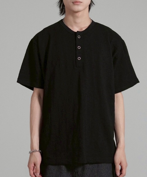 Chikashitsu+（チカシツプラス） ヘンリーネック tシャツ