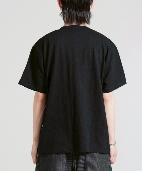 Chikashitsu+（チカシツプラス） ヘンリーネック tシャツ
