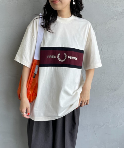 FRED PERRY（フレッドペリー） tシャツ ブランドロゴ刺繍 パネルT