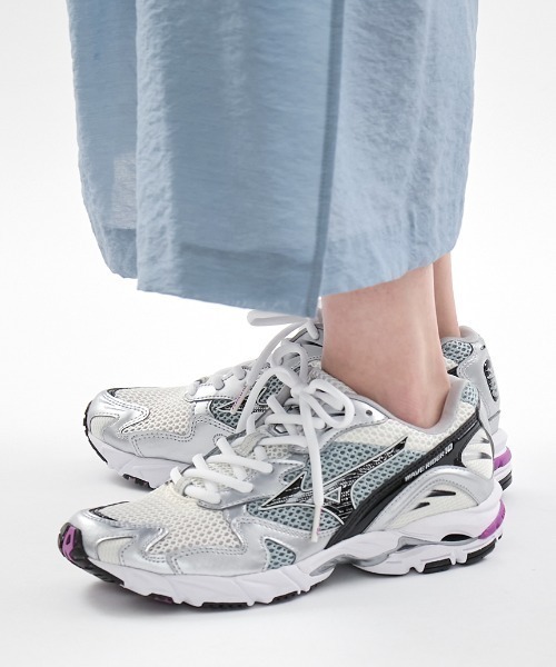 最終価格　ミズノwaverider10✖︎emmiコラボスニーカー　24.5センチ MIZUNO（ミズノ） スニーカー 「emmi｜Mizuno」WAVE RIDER 10